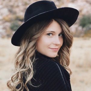 Meet your Posher, Elizabeth